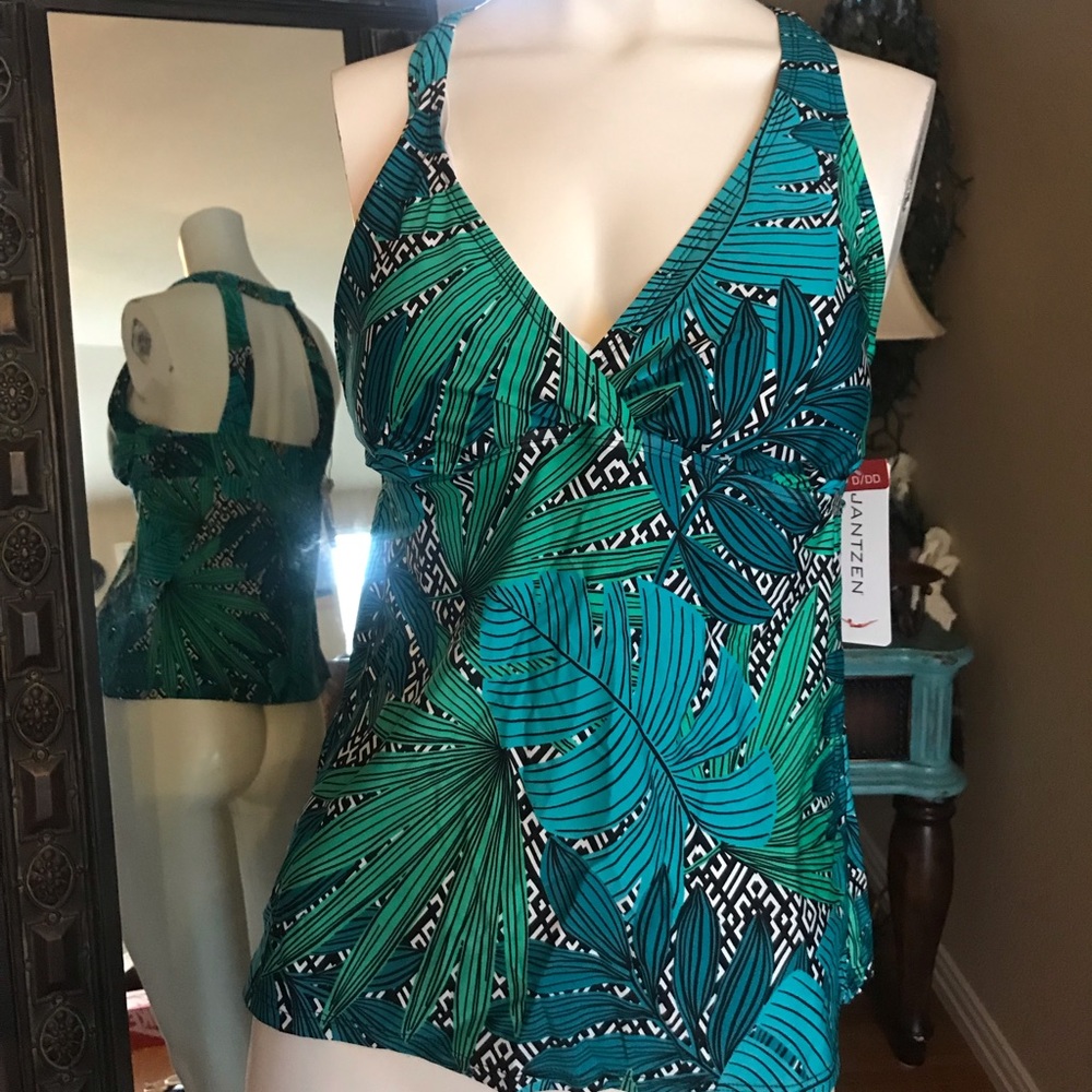 Swim suit top with underwire bra
